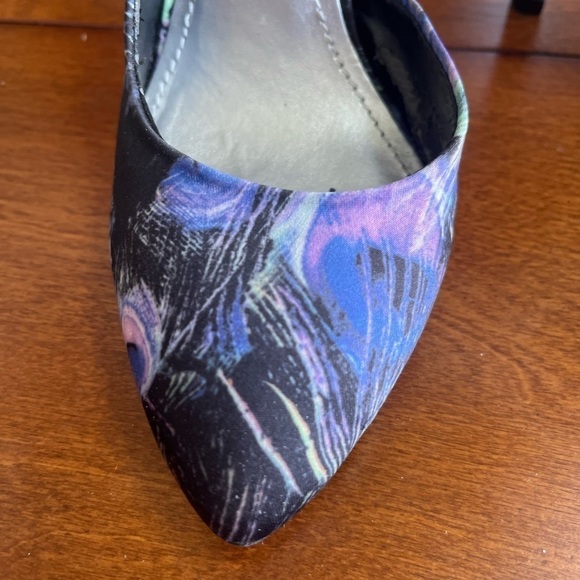 BCBG Peacock heels - Picture 2 of 15